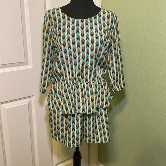 Gianni Bini Romper Small quarter length sleeves geometric design vacation romper - Picture 2 of 9